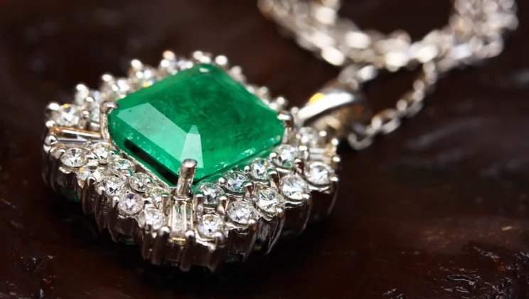 Green Kyanite Jewelry That Radiates Natural Attraction